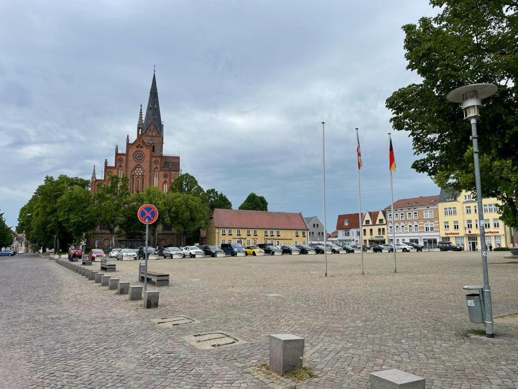 Friedland  Modern Eingerichtet-Stadtnah-Ferienwohnung Mit Geschirrspueler Und Waschmaschine מראה חיצוני תמונה
